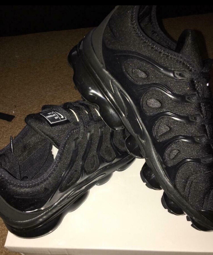 all black vapormax size 6